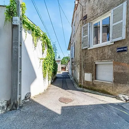Cozy Near Lyon *